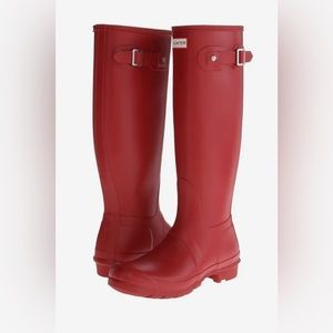 Hunter boots Military Red. NEW in original box.